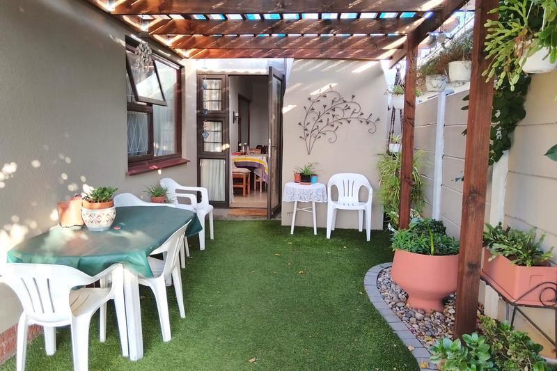 4 Bedroom Property for Sale in Peerless Park East Western Cape